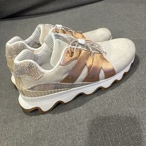 Sorel Kinetic Speed Scallop Suede Beige with Rose Gold